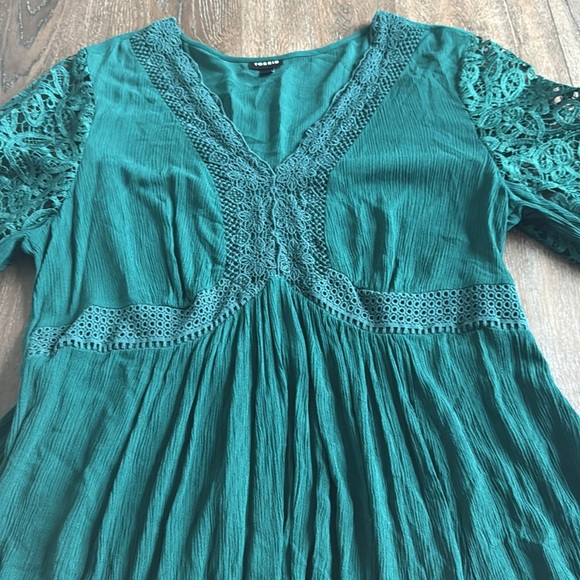 Torrid Babydoll Crinkle Gauze Lace Detail Top, green. Torrid size 2 (2X). - Picture 4 of 8